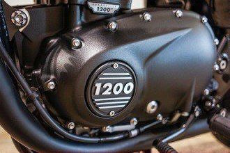 Black Bonneville bobber, detail 1
