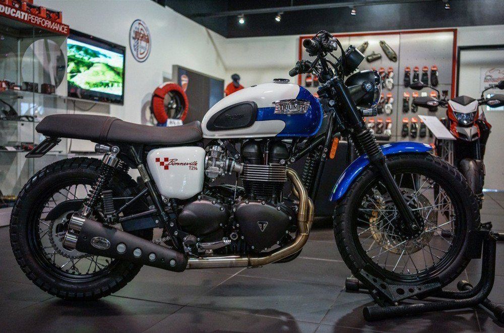Bonneville in race colors, a Southern California Motorcycles custom build