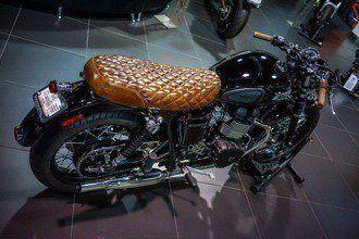 Bonneville brat, detail 1