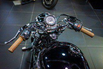 Bonneville brat, detail 2