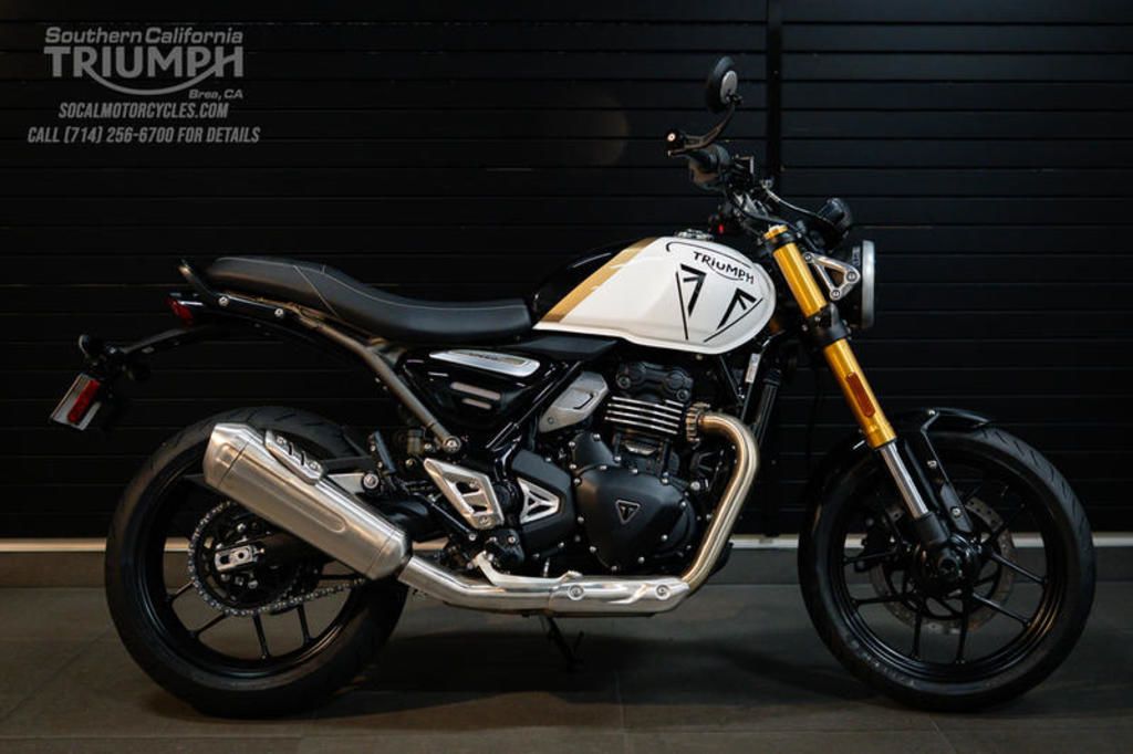 2026 Triumph Speed 400 in Pearl Metallic White and Phantom Black