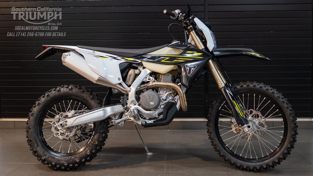 2026 Triumph TF 450-E in Jet Black/Pure White