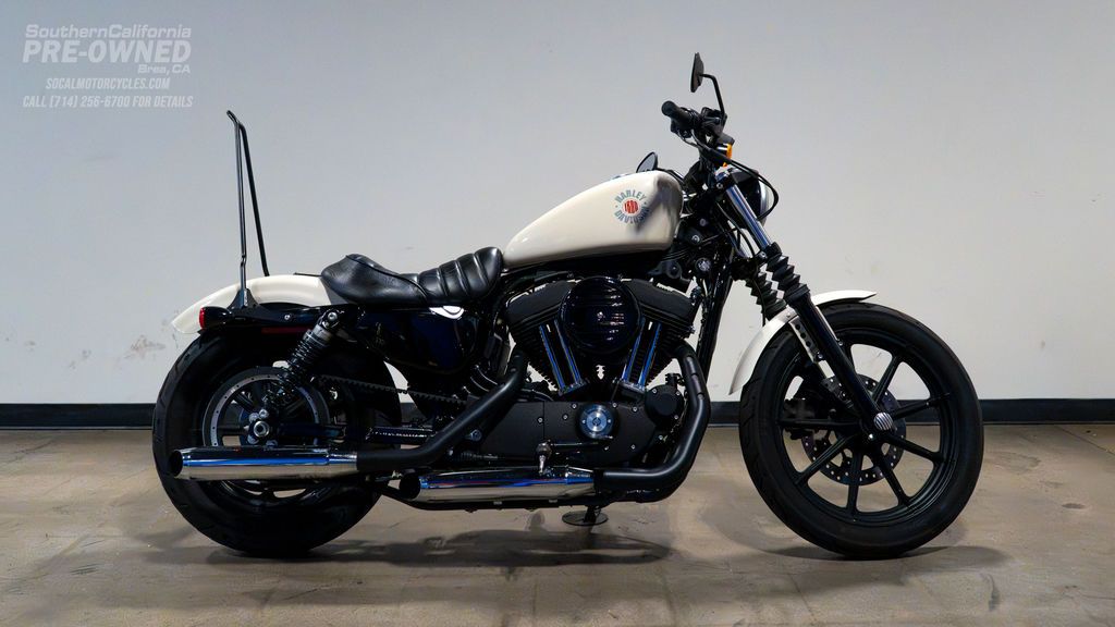 2022 Harley-Davidson Iron 883 in White Sand Pearl
