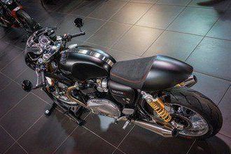 Matte black Thruxton R, detail 2