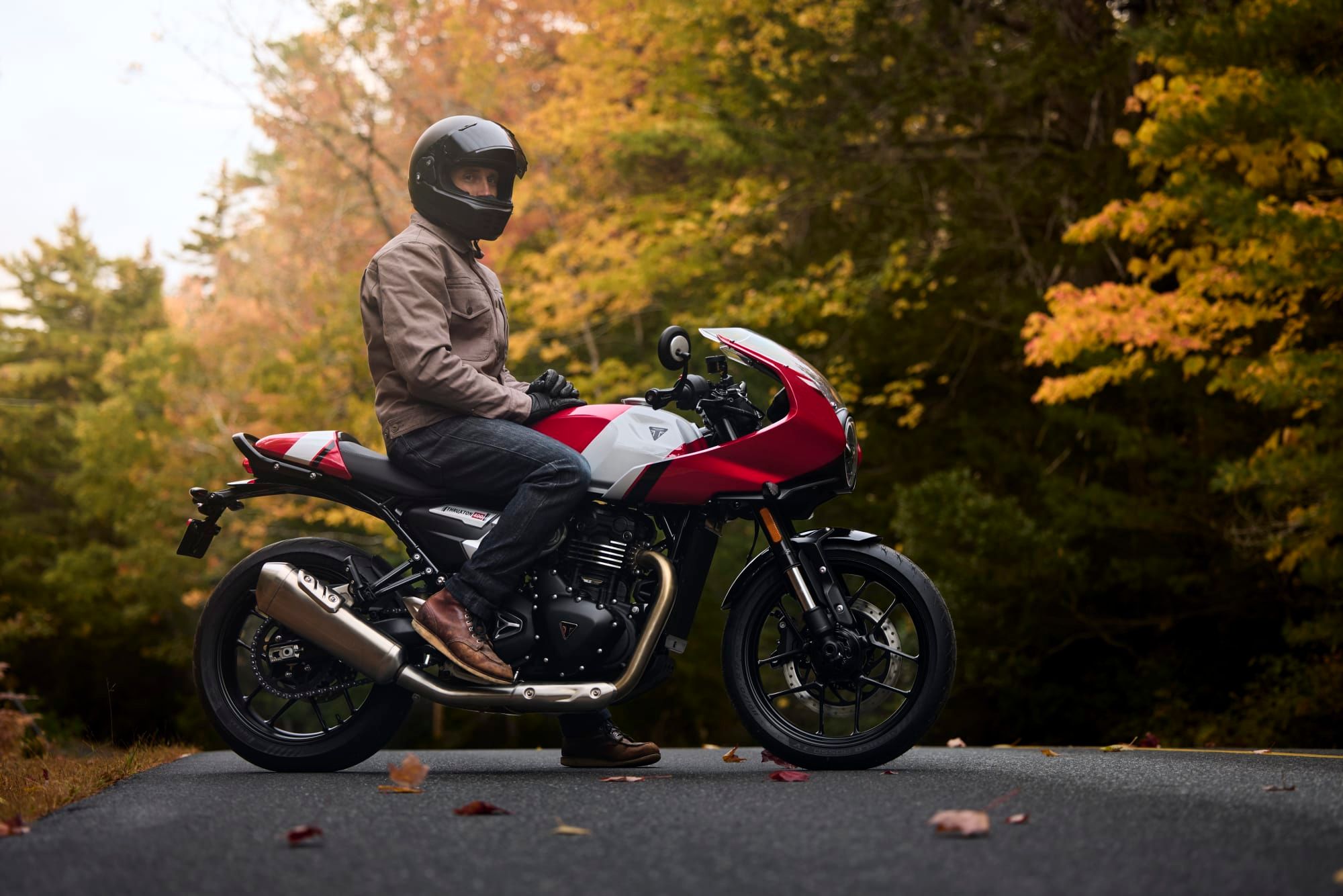 The Thruxton 400, photographed by Triumph