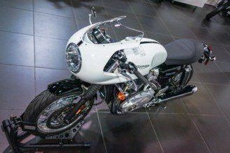 White Thruxton 1200, detail 3