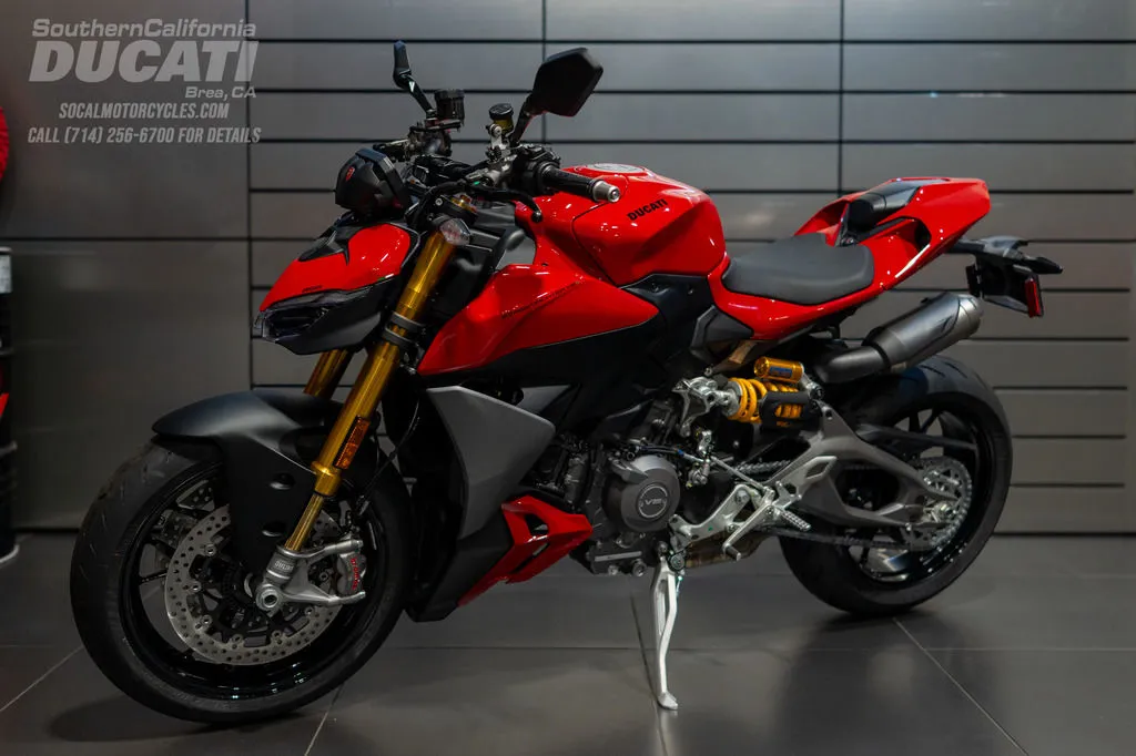 2027 Ducati Streetfighter V2 S in Ducati Red, photo 8 of 11