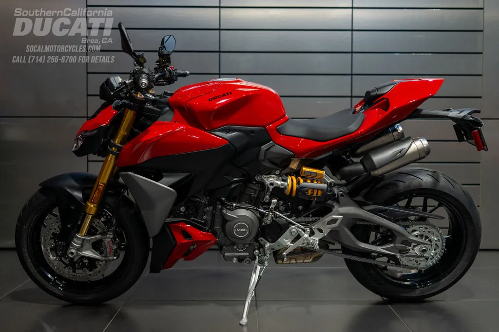 2027 Ducati Streetfighter V2 S in Ducati Red, photo 9 of 11