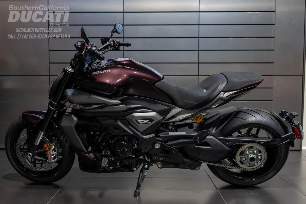 2026 Ducati XDiavel V4 in Black Lava, photo 8 of 10