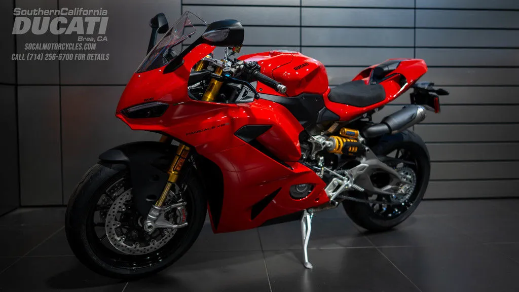 2026 Ducati Panigale V2 S in Ducati Red, photo 10 of 13