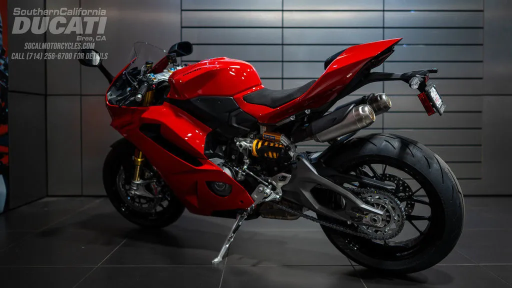2026 Ducati Panigale V2 S in Ducati Red, photo 12 of 13