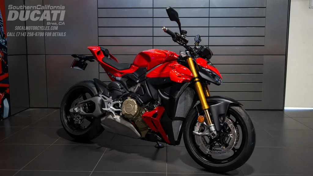 2026 Ducati Streetfighter V4 S in Ducati Red, photo 6 of 12