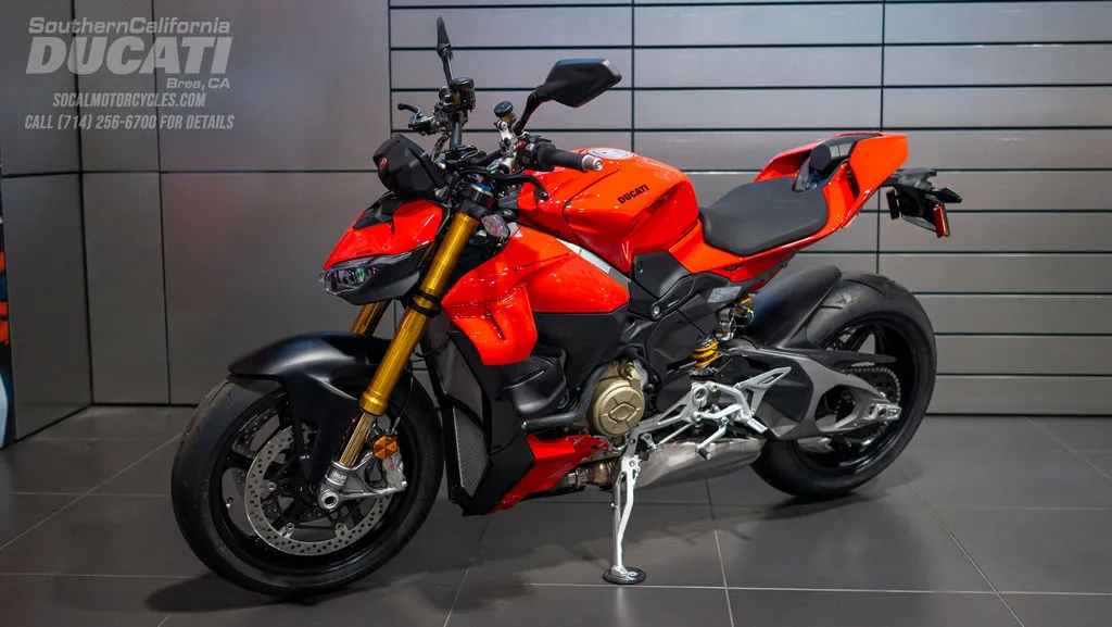 2026 Ducati Streetfighter V4 S in Ducati Red, photo 9 of 12