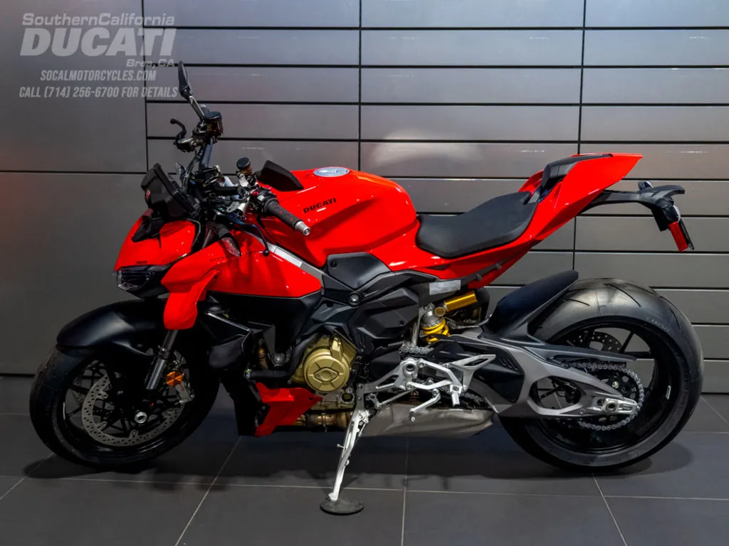 2026 Ducati Streetfighter V4 in Ducati Red, photo 9 of 13