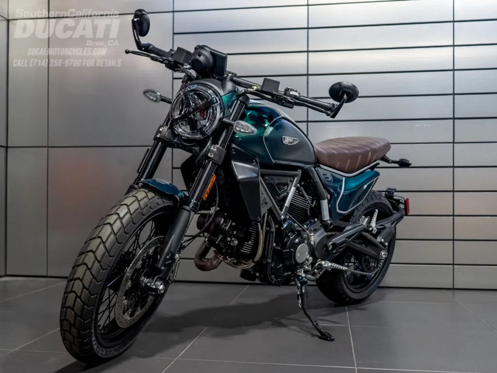 2027 Ducati Scrambler Nightshift in Emerald Green, photo 5 of 8