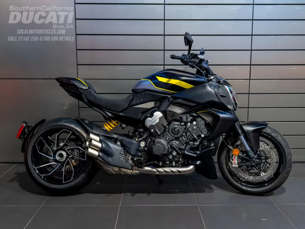 2026 Ducati Diavel V4 in Black Roadster Livery, photo 1 of 14