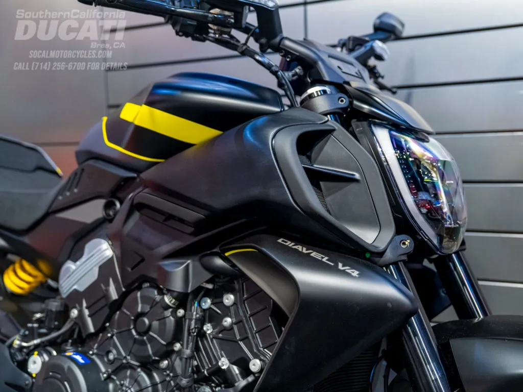 2026 Ducati Diavel V4 in Black Roadster Livery, photo 2 of 14