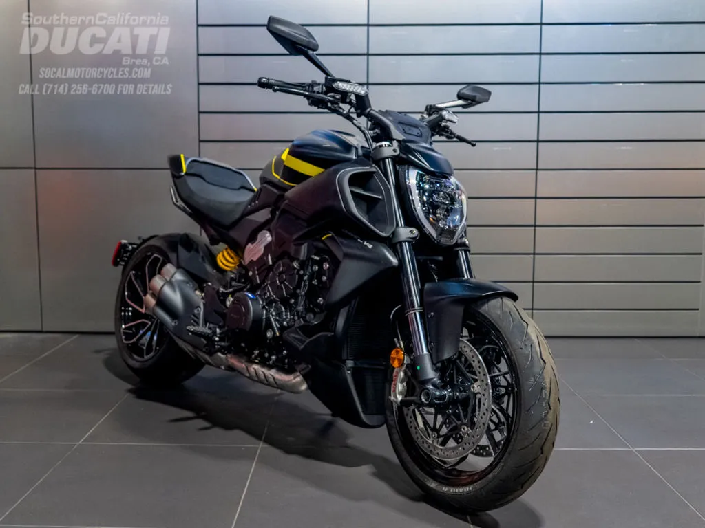 2026 Ducati Diavel V4 in Black Roadster Livery, photo 7 of 14