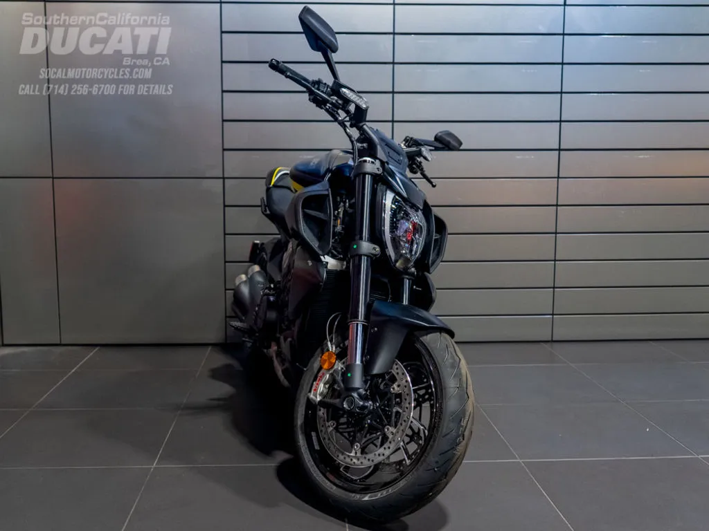 2026 Ducati Diavel V4 in Black Roadster Livery, photo 8 of 14