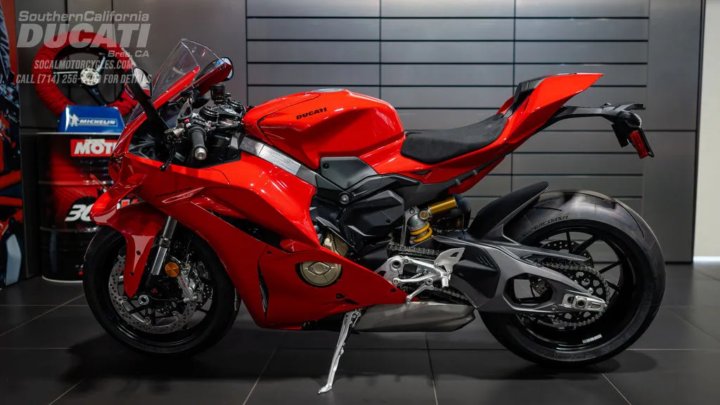 2026 Ducati Panigale V4 in Ducati Red, photo 9 of 11