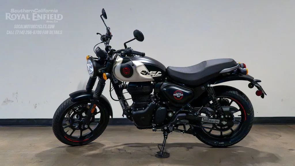 2027 Royal Enfield Hunter 350 in Tokyo Black, photo 6 of 8
