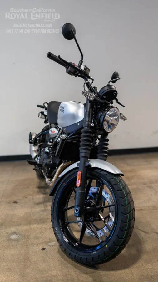 2026 Royal Enfield Guerrilla 450 in Smoke Silver, photo 7 of 11