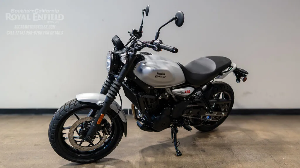 2026 Royal Enfield Guerrilla 450 in Smoke Silver, photo 8 of 11