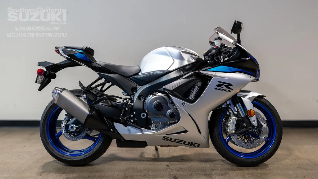 2026 Suzuki GSX-R600 in Pearl Vigor Blue / Metallic Matte Sword Silver, photo 1 of 11