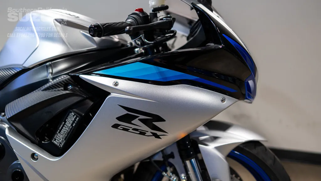 2026 Suzuki GSX-R600 in Pearl Vigor Blue / Metallic Matte Sword Silver, photo 2 of 11