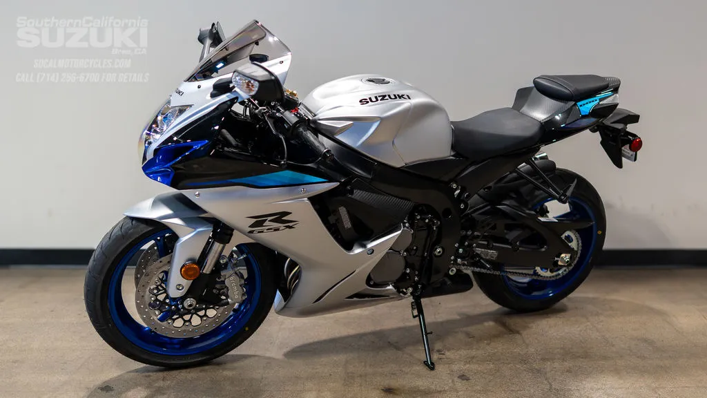 2026 Suzuki GSX-R600 in Pearl Vigor Blue / Metallic Matte Sword Silver, photo 8 of 11