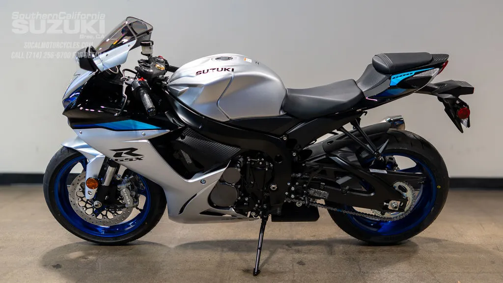 2026 Suzuki GSX-R600 in Pearl Vigor Blue / Metallic Matte Sword Silver, photo 9 of 11