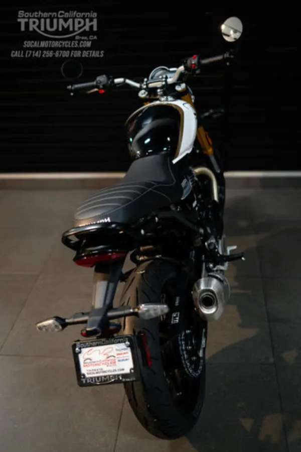 2026 Triumph Speed 400 in Pearl Metallic White and Phantom Black, photo 10 of 10