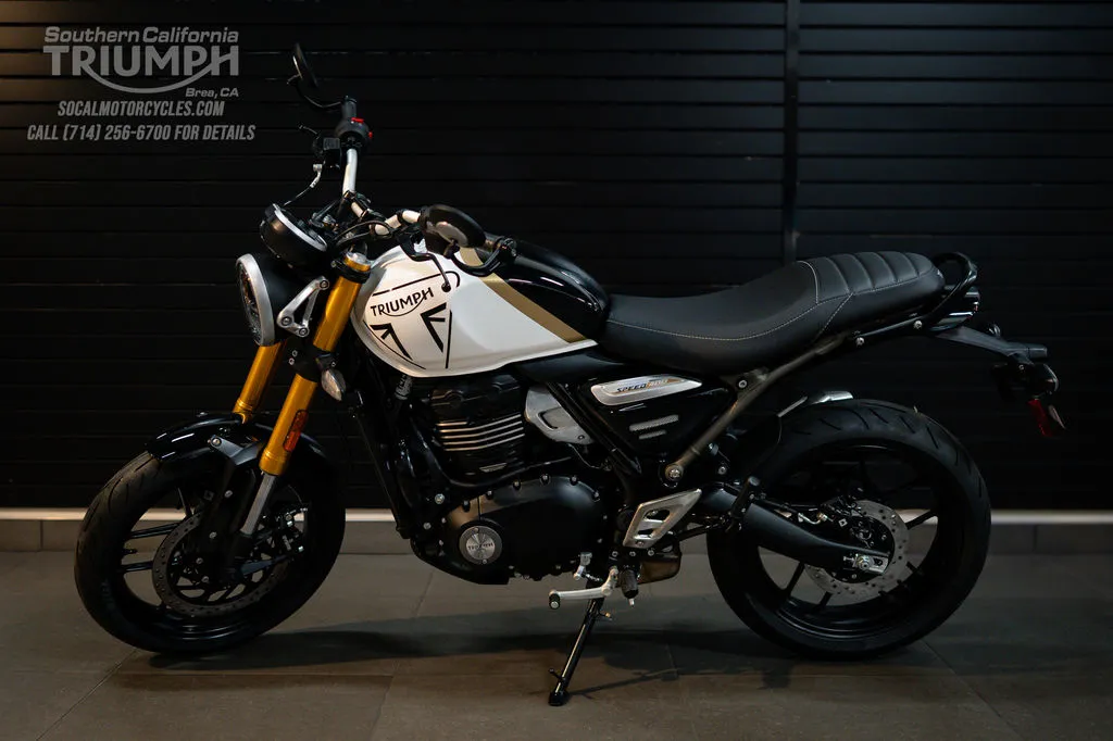 2026 Triumph Speed 400 in Pearl Metallic White and Phantom Black, photo 8 of 10