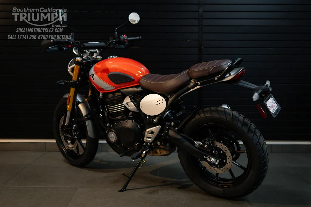 2026 Triumph Scrambler 400 X in Aluminum / Baja Orange, photo 9 of 10