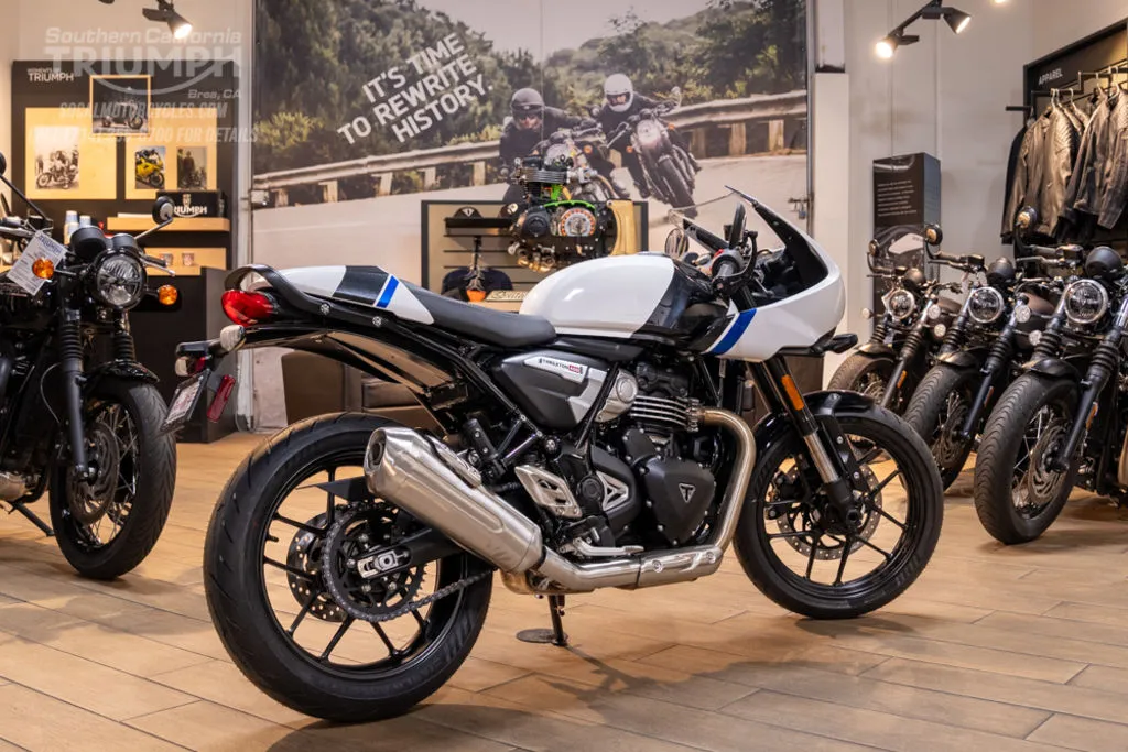 2026 Triumph Thruxton 400 in Pearl Metallic White / Storm Grey, photo 11 of 11