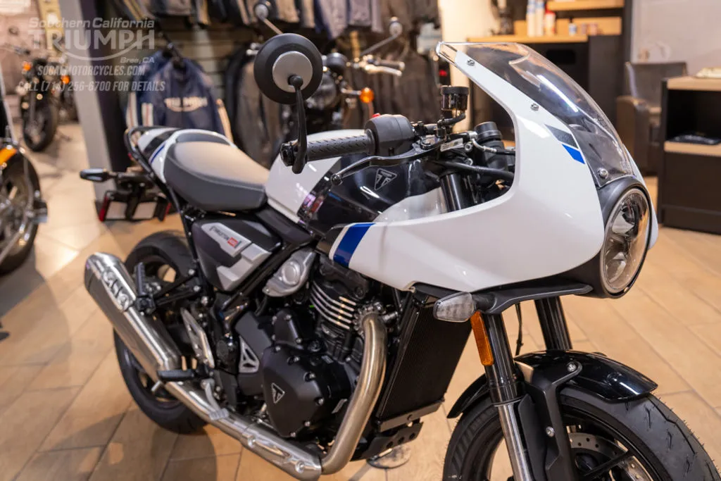 2026 Triumph Thruxton 400 in Pearl Metallic White / Storm Grey, photo 2 of 11