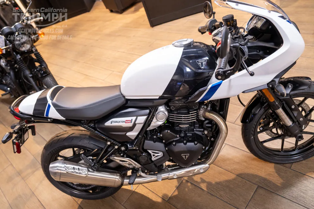 2026 Triumph Thruxton 400 in Pearl Metallic White / Storm Grey, photo 4 of 11