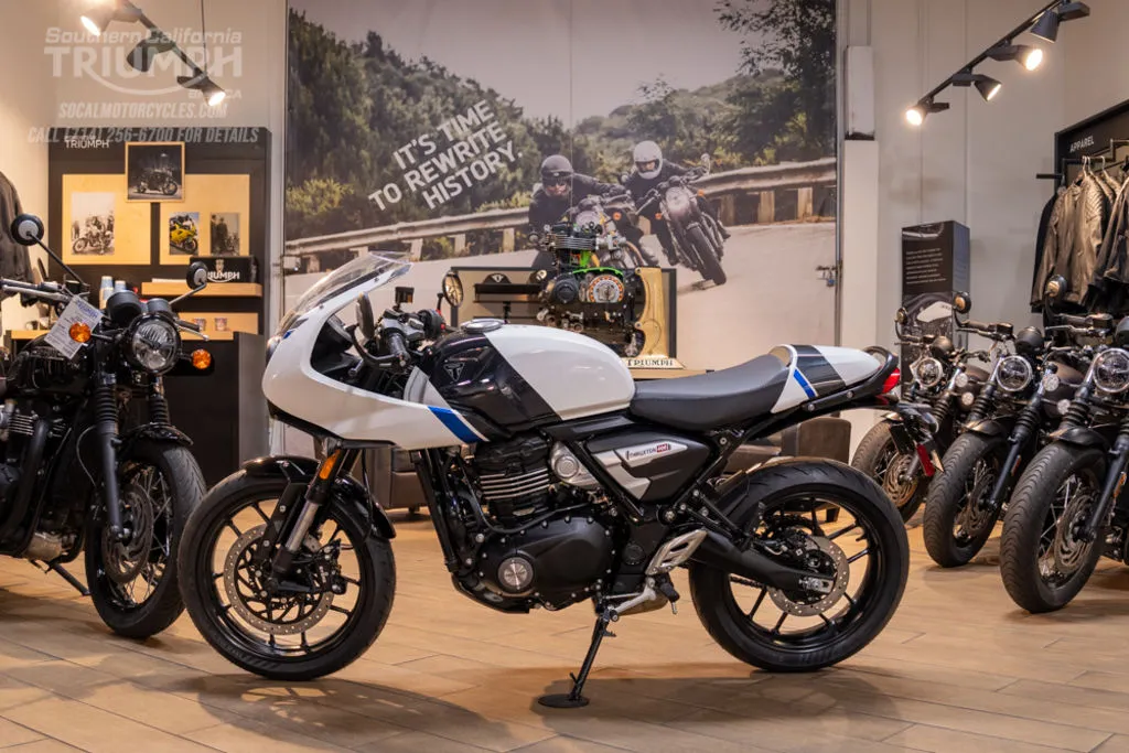 2026 Triumph Thruxton 400 in Pearl Metallic White / Storm Grey, photo 8 of 11