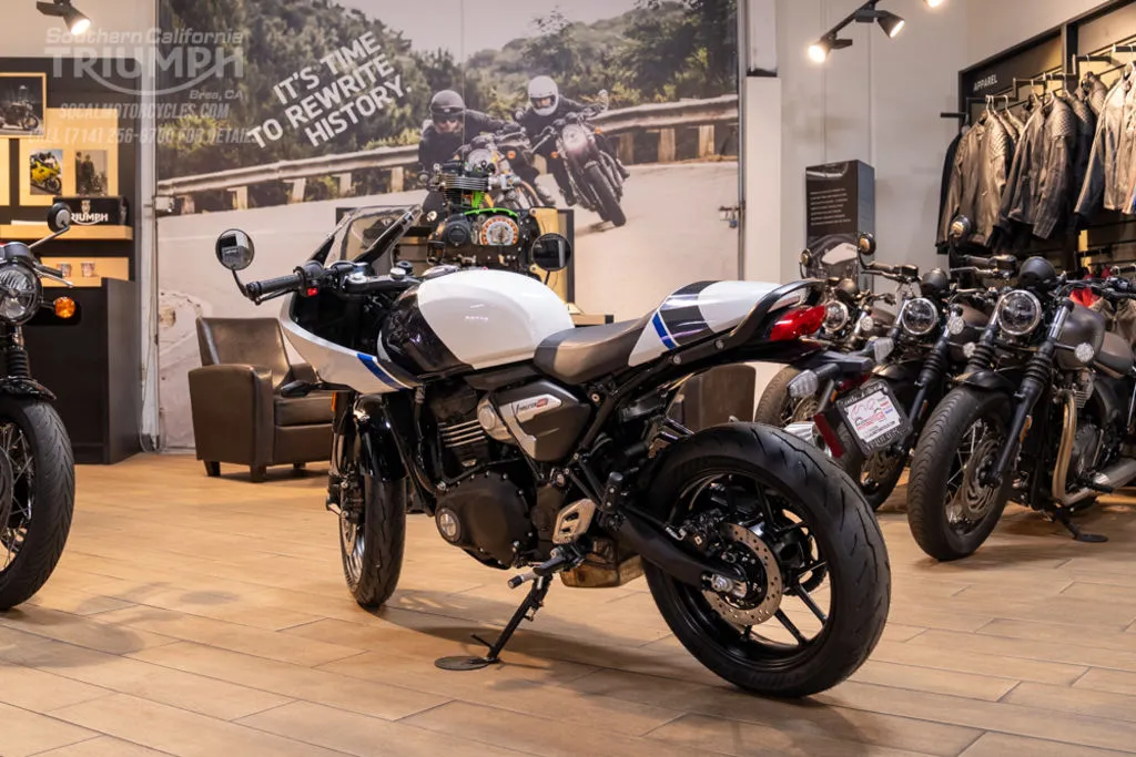 2026 Triumph Thruxton 400 in Pearl Metallic White / Storm Grey, photo 9 of 11