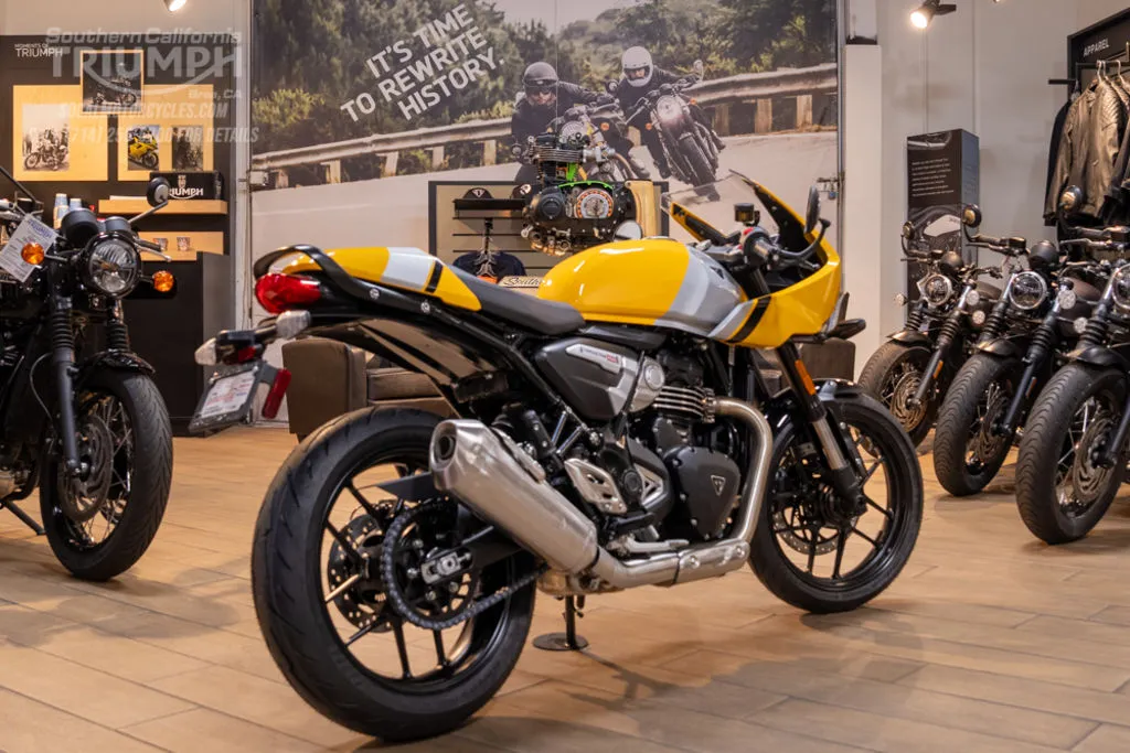2026 Triumph Thruxton 400 in Metallic Racing Yellow / Aluminum Silver, photo 10 of 10