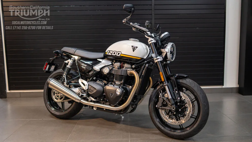 2025 Triumph Speed Twin 1200 in Crystal White / Sapphire Black, photo 5 of 11