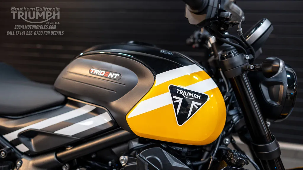 2025 Triumph Trident 660 in Cosmic Yellow / Sapphire Black, photo 2 of 10