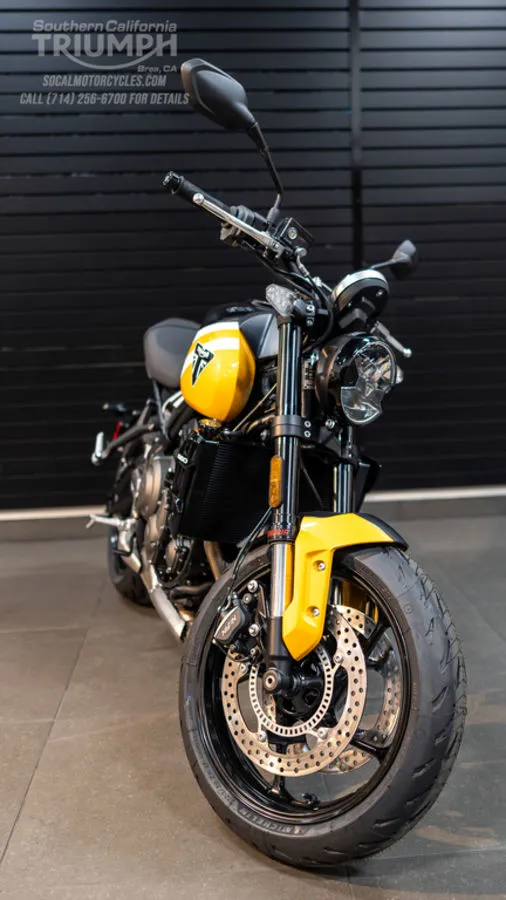 2025 Triumph Trident 660 in Cosmic Yellow / Sapphire Black, photo 7 of 10