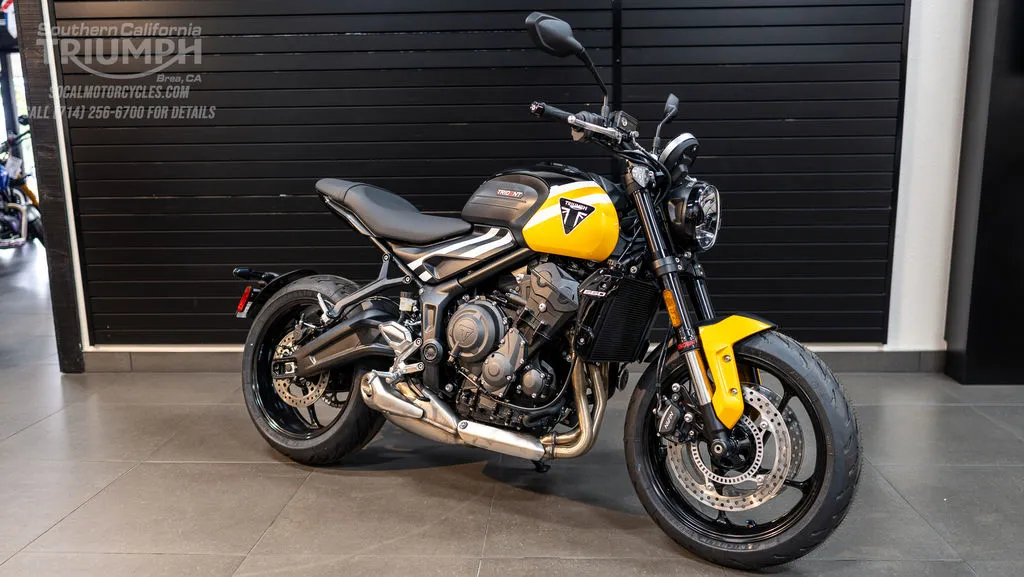 2025 Triumph Trident 660 in Cosmic Yellow / Sapphire Black, photo 5 of 10