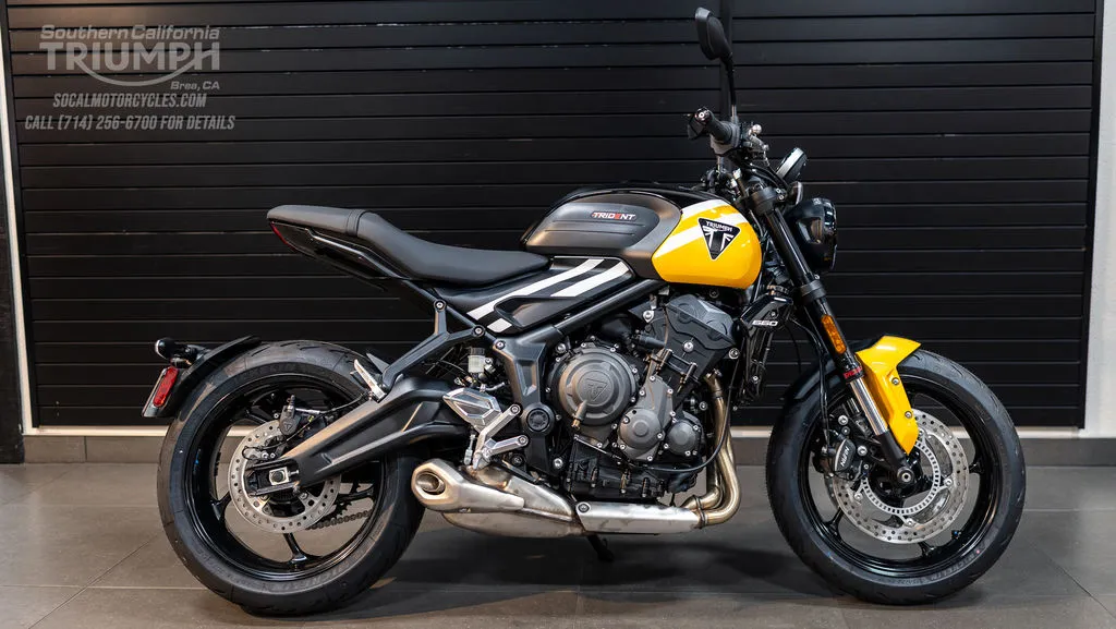 2025 Triumph Trident 660 in Cosmic Yellow / Sapphire Black, photo 1 of 10