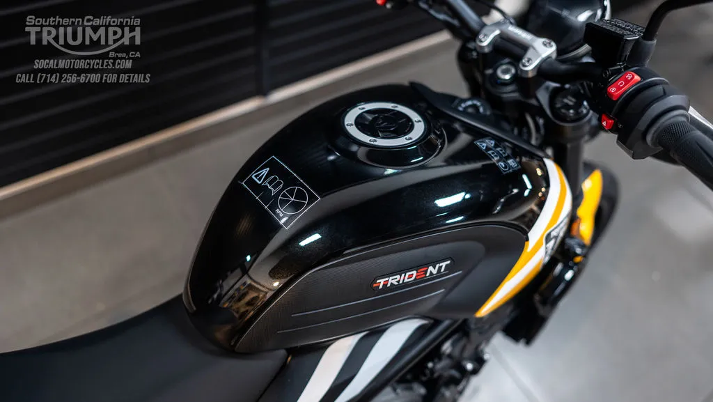 2025 Triumph Trident 660 in Cosmic Yellow / Sapphire Black, photo 3 of 10
