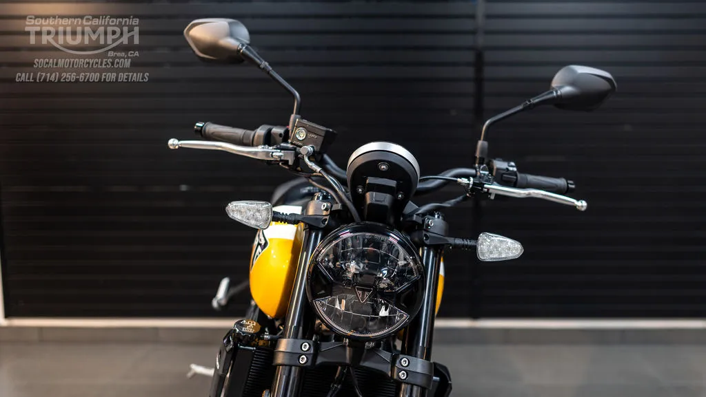 2025 Triumph Trident 660 in Cosmic Yellow / Sapphire Black, photo 6 of 10