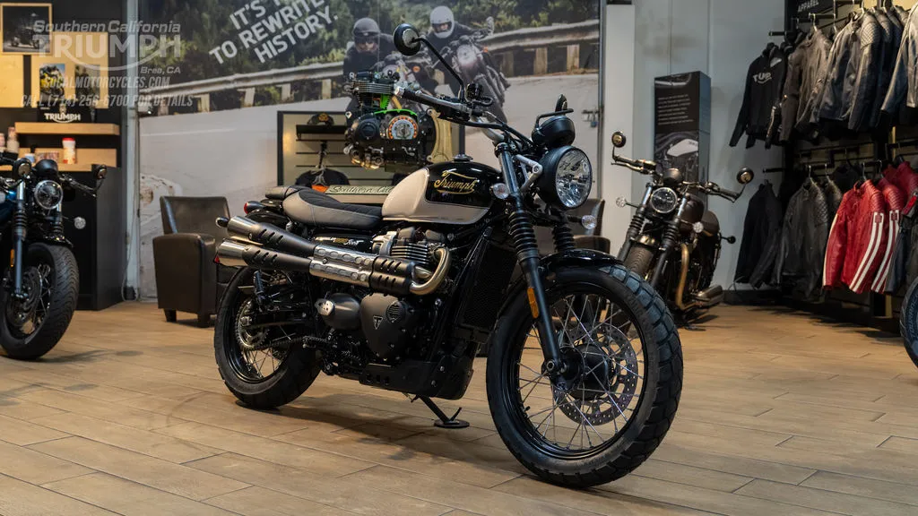 2025 Triumph Scrambler 900 in Sapphire Black/Aluminum Silver, photo 3 of 8