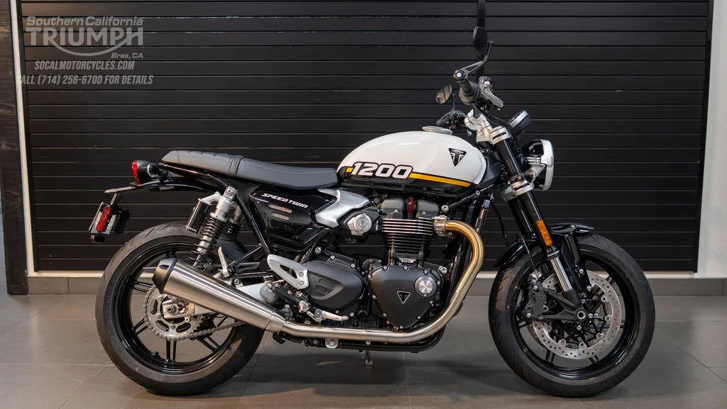 2026 Triumph Speed Twin 1200 in Crystal White / Sapphire Black, photo 1 of 11