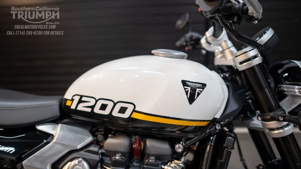 2026 Triumph Speed Twin 1200 in Crystal White / Sapphire Black, photo 2 of 11